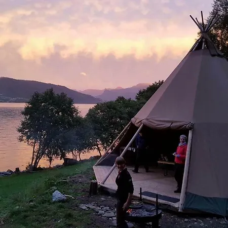 Сasa de vacaciones Tiny House With Fjordview!