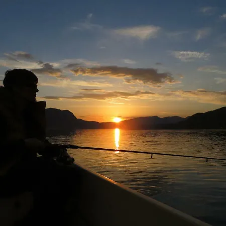 בית נופש Tiny House With Fjordview! *